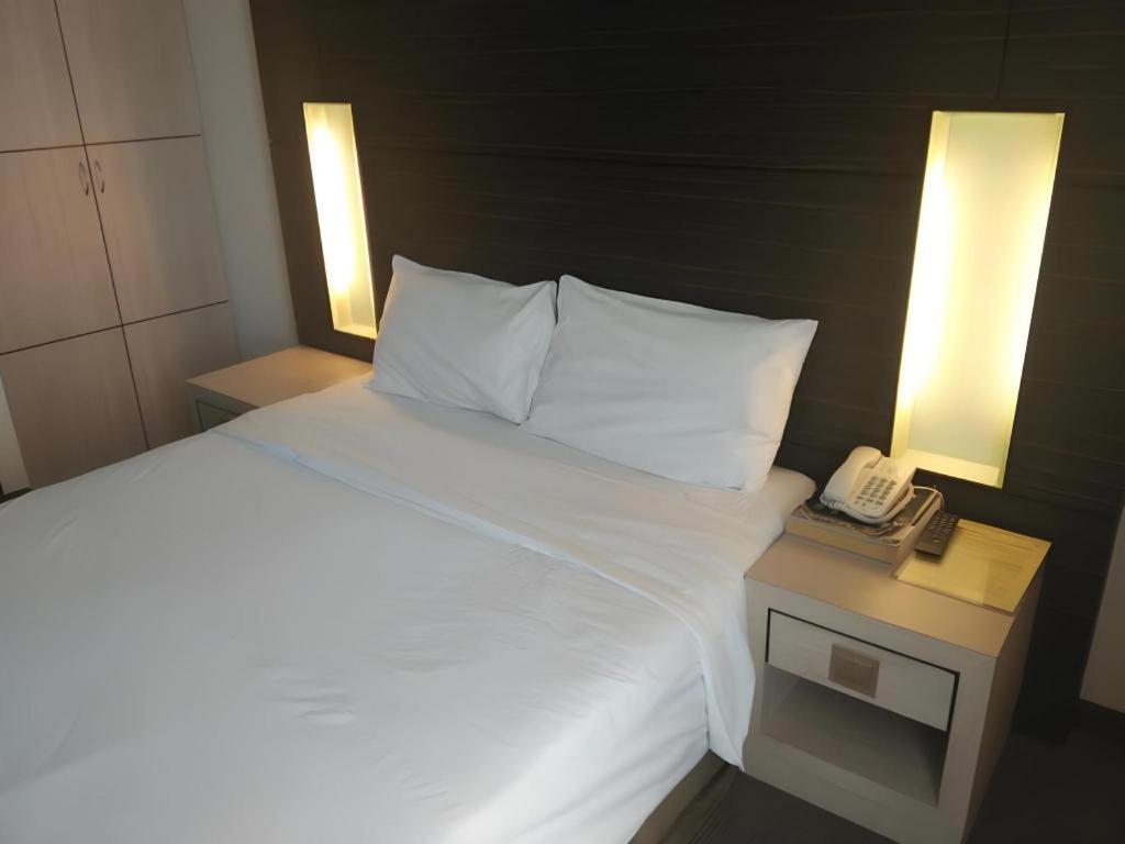 Grand Medallion Hotel Kuching Ngoại thất bức ảnh