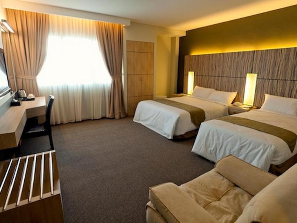 Grand Medallion Hotel Kuching Ngoại thất bức ảnh