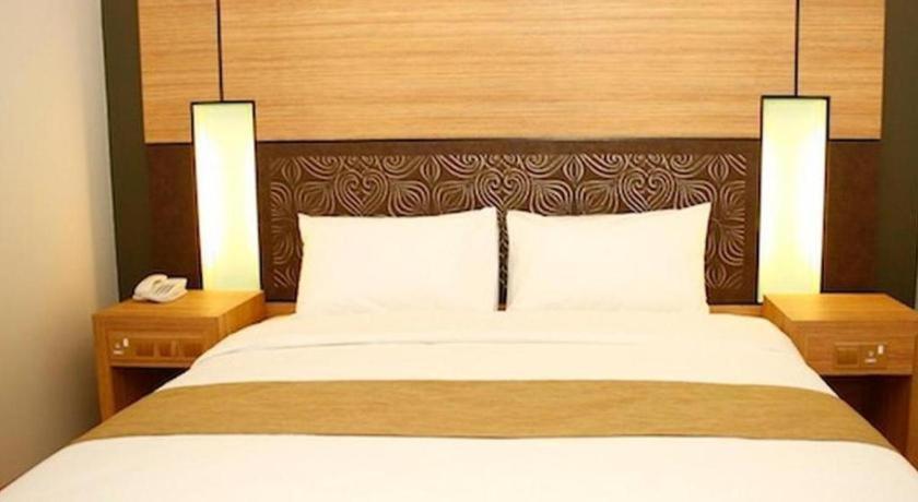 Grand Medallion Hotel Kuching Ngoại thất bức ảnh