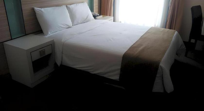 Grand Medallion Hotel Kuching Ngoại thất bức ảnh