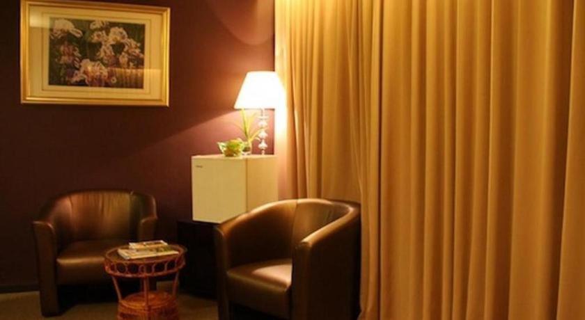 Grand Medallion Hotel Kuching Ngoại thất bức ảnh
