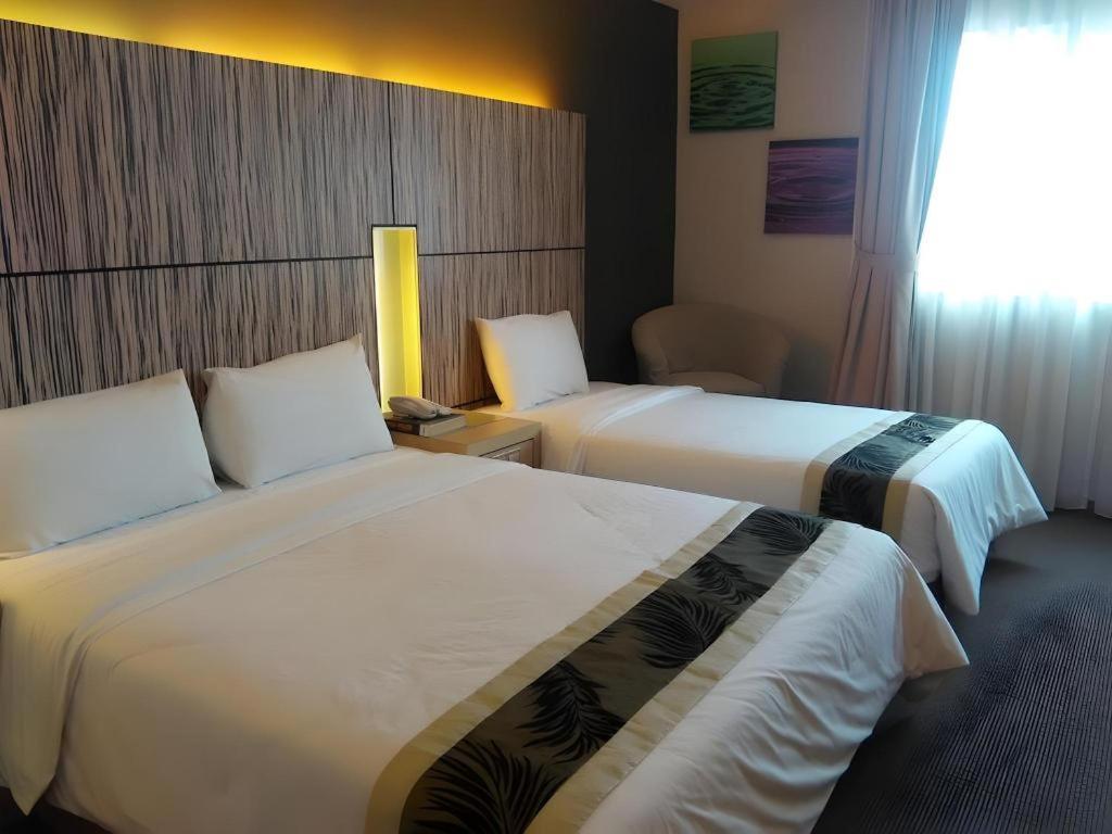 Grand Medallion Hotel Kuching Ngoại thất bức ảnh